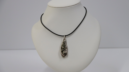 Pendentif "Éclat Brut"
