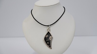 Pendentif "Galaxie Sombre"
